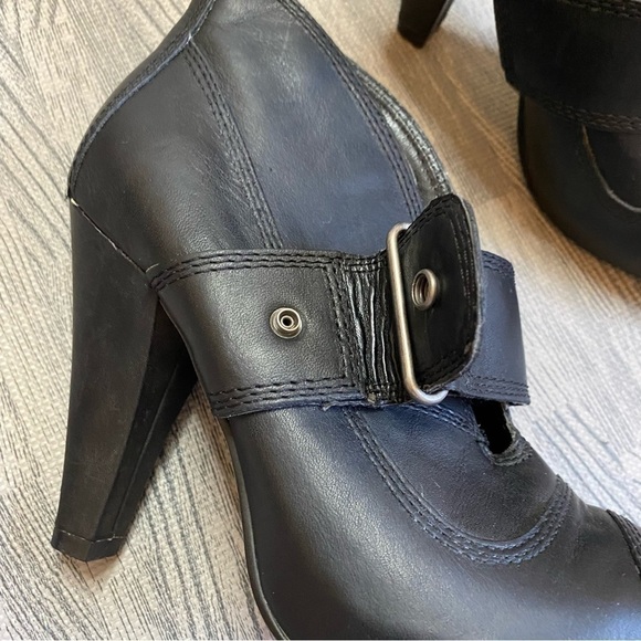 Seychelles Black Leather Heeled Buckle Booties - Picture 12 of 12